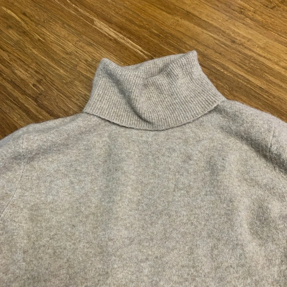 J.Crew Extra-Soft Turtleneck Sweater Womens Size Small Tunic Side Slits‎ Beige